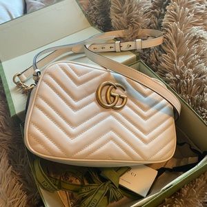 Gucci purse. Never used. Brand new with box. Perfect condition